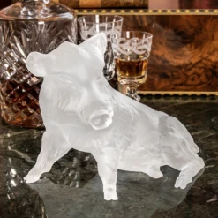 Sitting Boar -Ajka Crystal Store Ulo vaddiszno 3